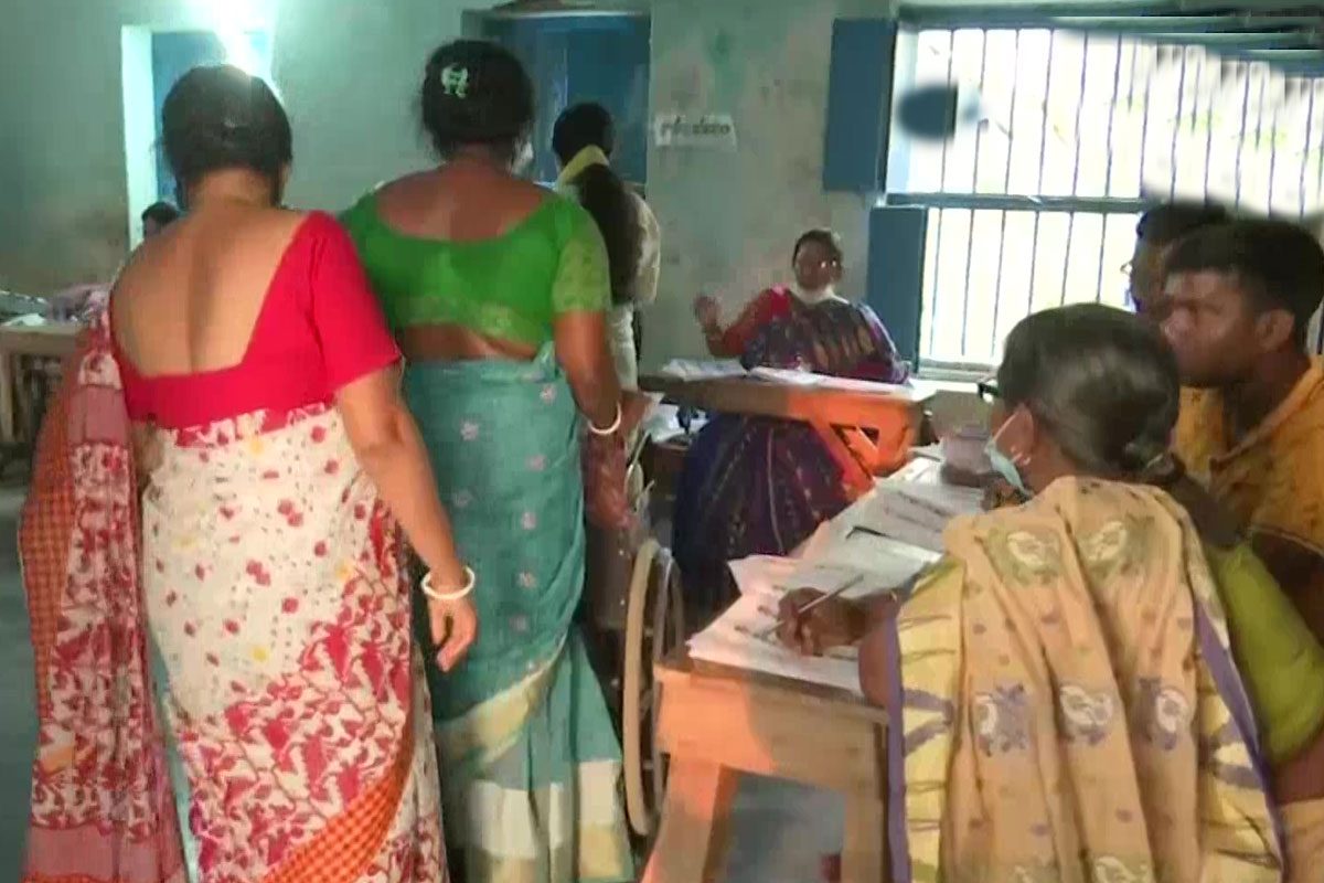 పశ్చిమ బెంగాల్‌‌లో 5 గంటల వరకు 71.47 శాతం పోలింగ్