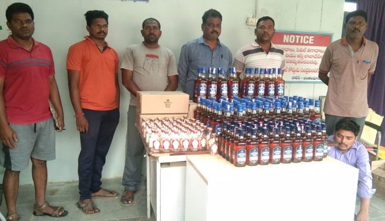 ఆసిఫాబాద్‌లో భారీగా పట్టుబడ్డ కల్తీ మద్యం