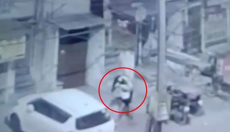 బిల్డింగ్‌పై నుంచి పడిన మహిళ.. నిందితుడ్ని పట్టించిన సీసీటీవీ