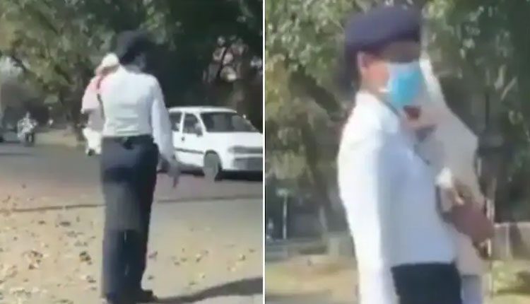 చేతిలో బిడ్డతో.. మహిళా కానిస్టేబుల్‌ ట్రాఫిక్‌ విధులు
