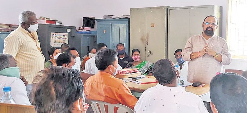 లాభాల బాటలో వంగపల్లి పీఏసీఎస్