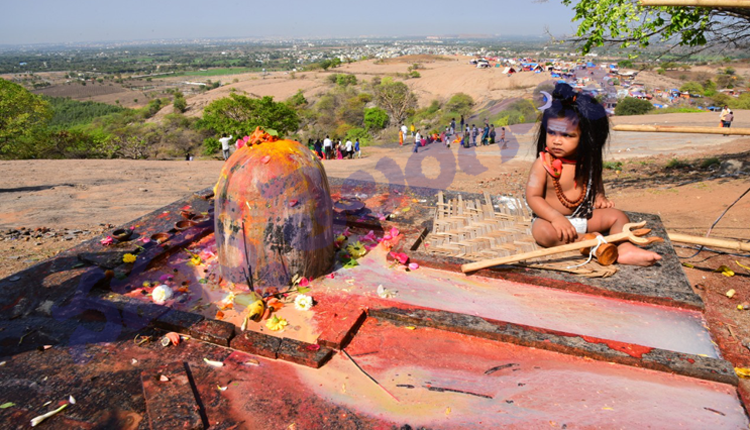 శివనామస్మరణతో మార్మోగుతున్న ఆలయాలు.. ఫొటోలు