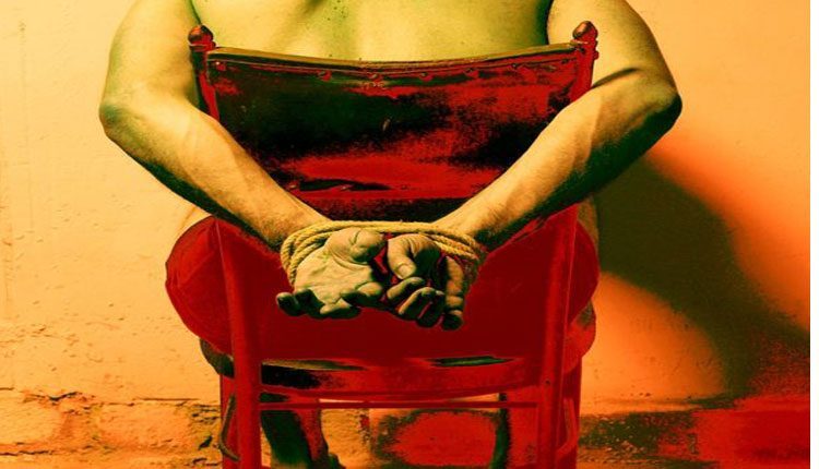 ‘వృద్ధుడి ఆగడాలు వేగలేక..అశ్లీల వీడియోలు చూపుతూ కడతేర్చింది’