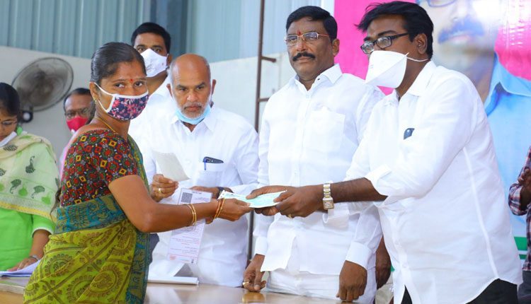 కల్యాణలక్ష్మి కొండంత అండ : మంత్రి పువ్వాడ