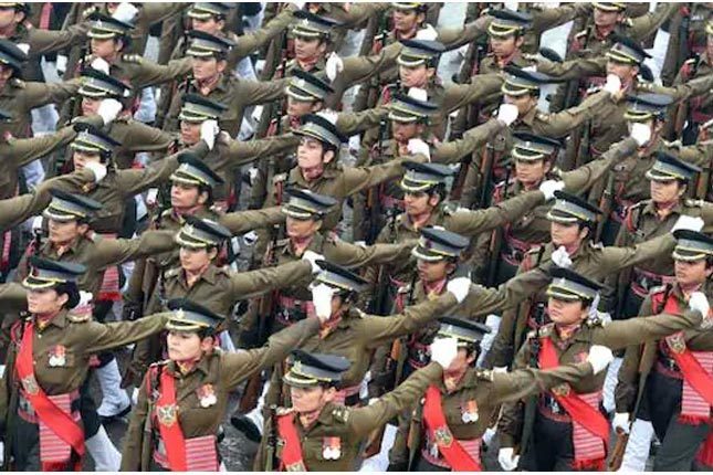 ఆర్మీలో మ‌గ‌వాళ్ల ఫిట్‌నెస్ రూల్స్ ఆడ‌వాళ్ల‌కు ఎందుకు: సుప్రీంకోర్టు