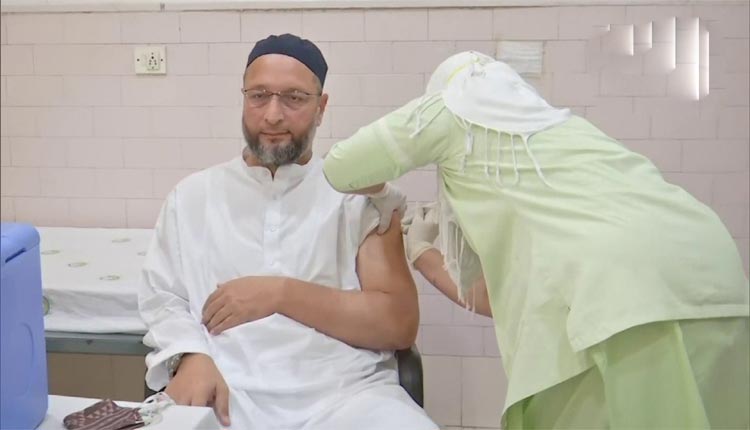 కోవిడ్ టీకా వేయించుకున్న ఎంపీ అస‌దుద్దీన్ ఓవైసీ