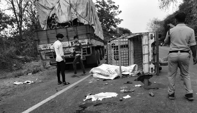 లారీ, ట్రాలీ ఢీ..పలువురికి తీవ్ర గాయాలు