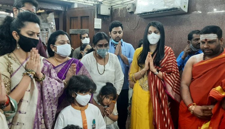 బాసరలో నారా బ్రాహ్మణి పూజలు