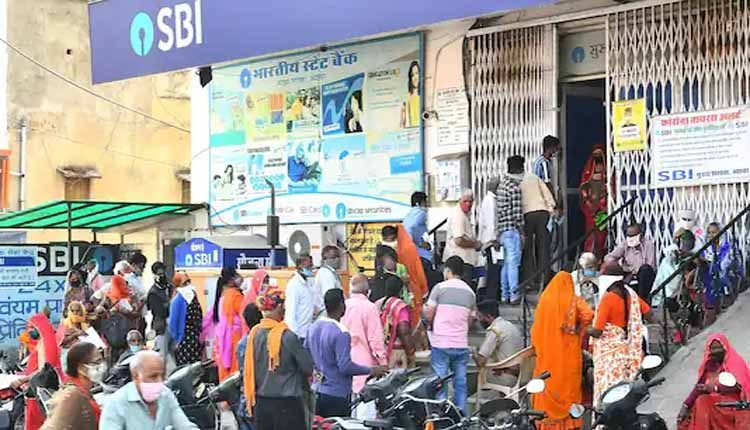 మార్చి 27 నుంచి ఏప్రిల్ 4 మ‌ధ్య బ్యాంకుల‌కు 7 రోజులు సెల‌వులు