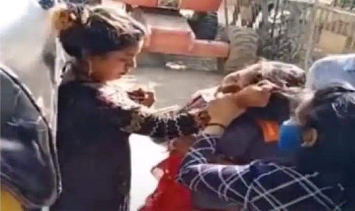 మాస్క్ పెట్టుకోవాల‌‌న్నందుకు.. మున్సిప‌ల్ వ‌ర్క‌ర్‌పై దాడి