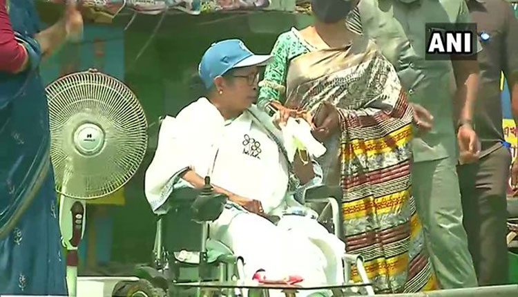 బెంగాల్‌లో కాషాయ పార్టీకి రాజకీయ పాతర : దీదీ