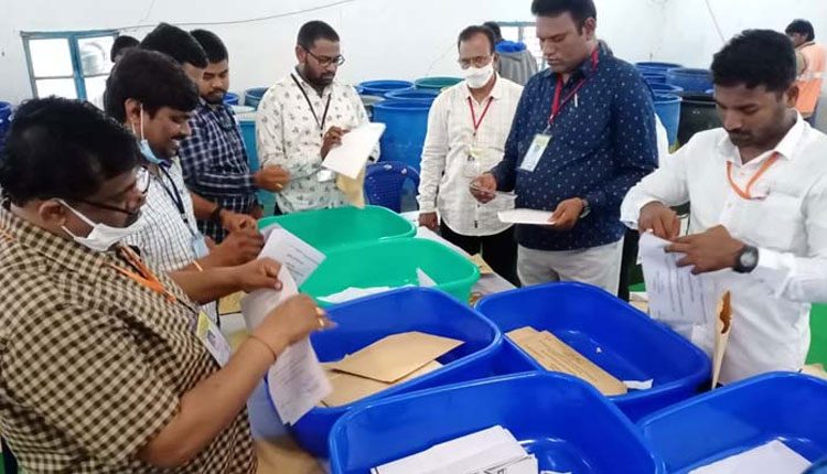 వరంగల్-ఖమ్మం-నల్లగొండ స్థానంలో పూర్తైన బండిలింగ్ వర్క్