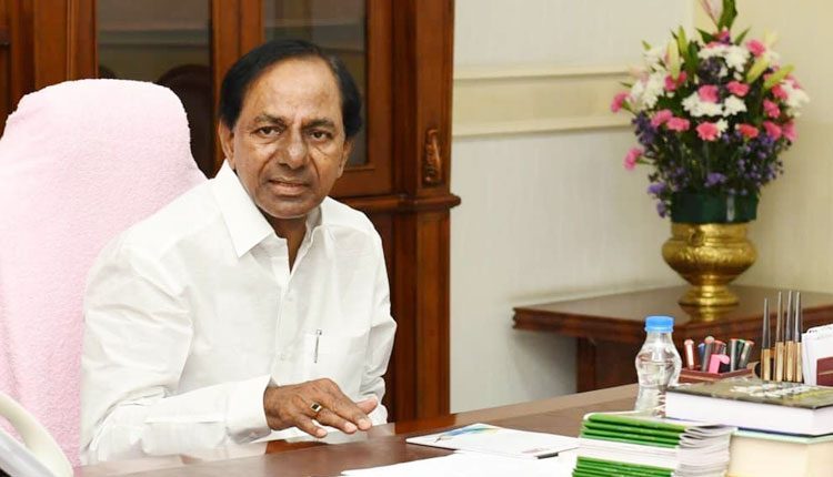 మహిళా ఉద్యోగులకు రేపు సెలవు : సీఎం కేసీఆర్‌