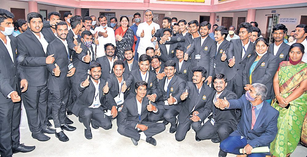 సీఎం చొరవతోనే గిరిజన లా కాలేజీ