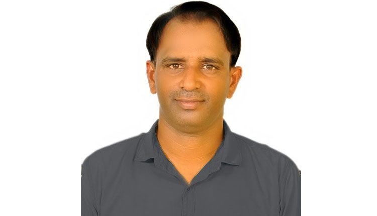 క్రికెట్‌ ఆడుతూ..వ్యక్తి మృతి