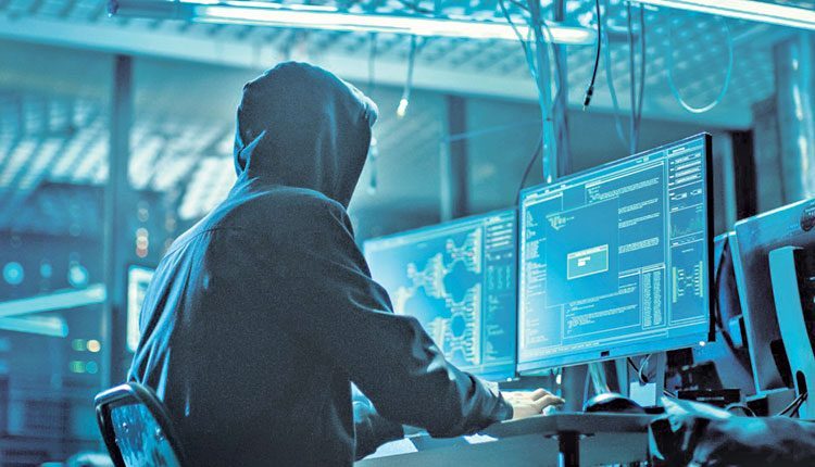 పది కూడా పాస్‌కానివారు దోచేస్తున్నారు..!