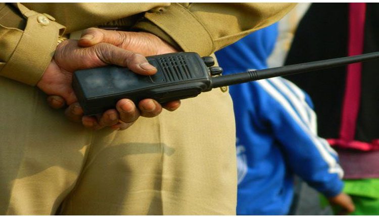 ఎయిర్‌పోర్టుల్లో కొలువుల పేరుతో ఎర : ఏడుగురు కిలేడీల అరెస్ట్‌!