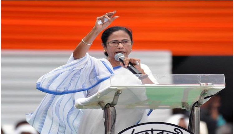 మోదీపై దీదీ ఫైర్‌ : ఆయన అసమర్ధుడు..దేశాన్ని నడపలేరు!