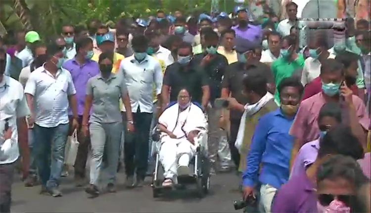 నందీగ్రామ్‌లో దీదీ ‘వీల్‌చైర్‌ పాద‌యాత్ర’