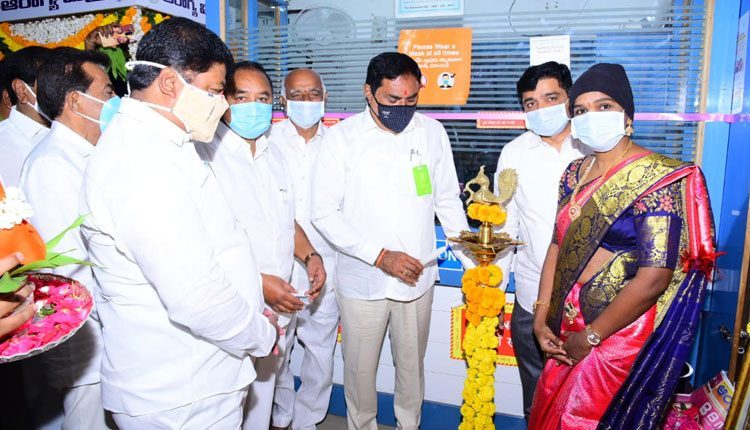 ఆరోగ్య శ్రీ సేవలను ప్రారంభించిన మంత్రి ఎర్రబెల్లి