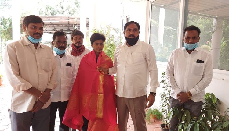 దేశానికి కీర్తిని తెచ్చే విధంగా కీర్తనకు ప్రోత్సాహం