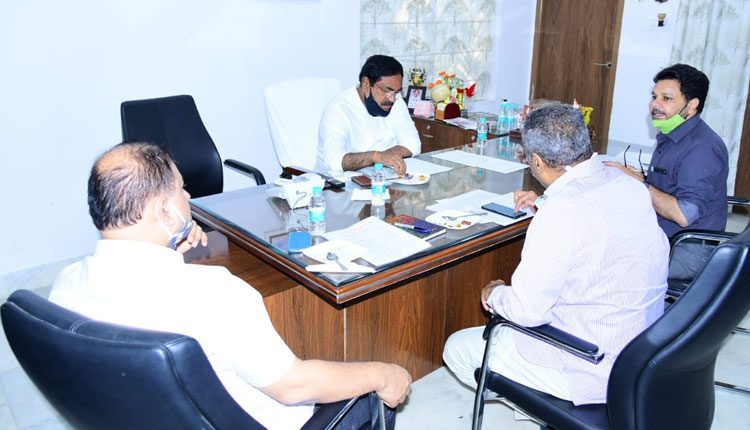 పంచాయతీరాజ్‌ అధికారులతో మంత్రి ఎర్రబెల్లి సమీక్ష