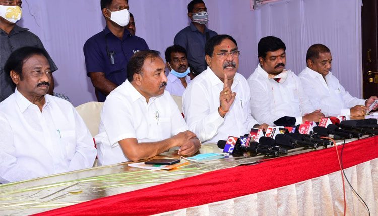 బీజేపీ నేతలు చేతగాని చవటలు..మంత్రి ఎర్రబెల్లి ఫైర్‌