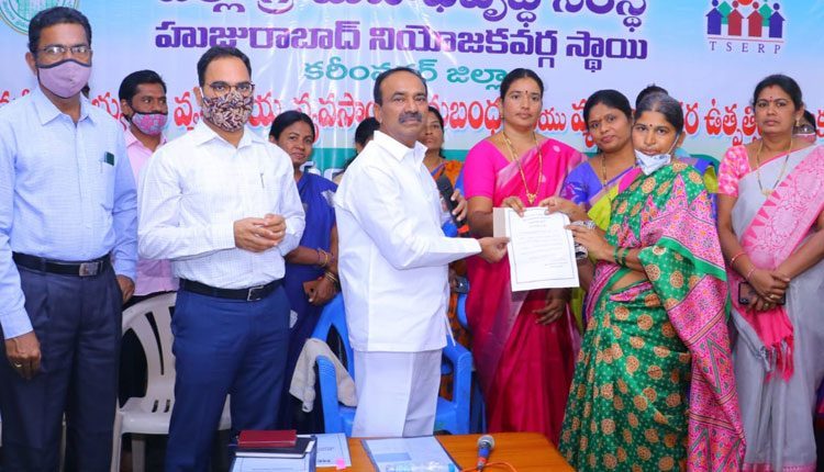 మహిళలు ఆర్థిక ప్రగతి సాధించాలి : మంత్రి ఈటల