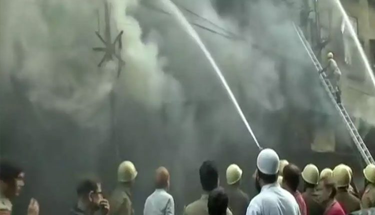 తాళం వేసిన ఫ్లాట్‌లో మంటలు