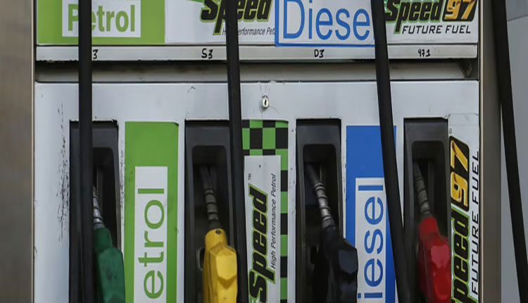 రెండోరోజూ స్వల్పంగా తగ్గిన పెట్రో ధరలు