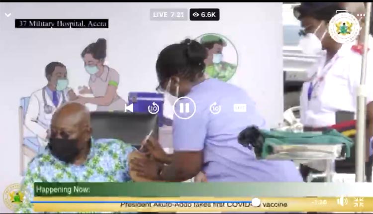 కోవిడ్ టీకా తీసుకున్న ఘ‌నా అధ్య‌క్షుడు