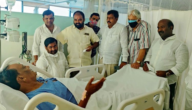 గుత్తా సుఖేందర్‌రెడ్డికి అస్వస్థత.. మంత్రి, ఎమ్మెల్యేల ప‌రామ‌ర్శ‌