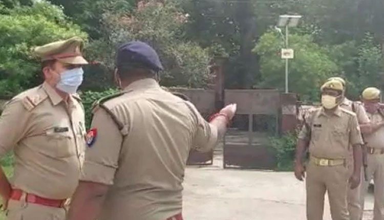 వేధింపులు తాళలేక నిప్పంటించుకున్న బాలిక