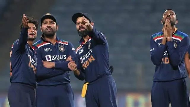 కుల్దీప్, కృనాల్ ఔట్.. ఆఖరి వన్డేలో ఆ ఇద్దరికి ఛాన్స్!