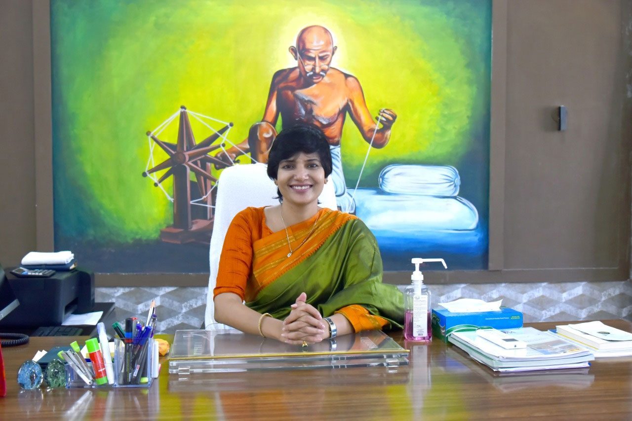 నారాయణపేట జిల్లా క‌లెక్ట‌ర్‌కు సోష‌ల్ ఇంపాక్ట్ అవార్డు