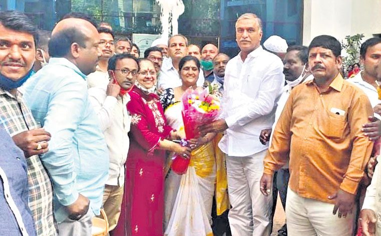 సర్కారుకు రుణపడి ఉంటాం