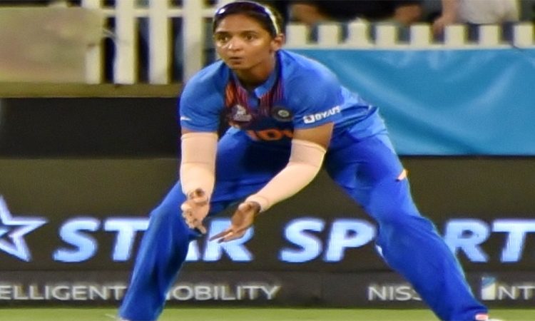 హర్మన్‌ప్రీత్‌ కౌర్‌ అరుదైన ఘనత