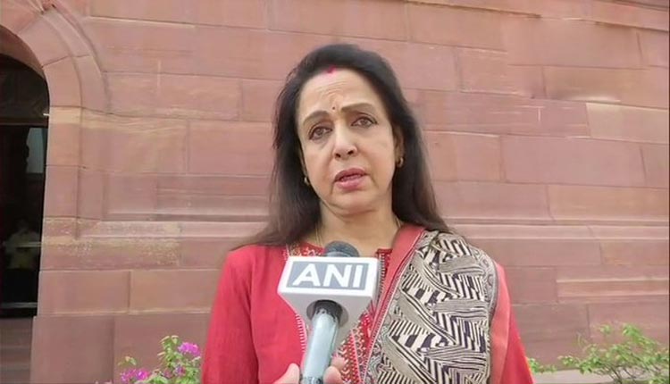 వ్యాక్సినేష‌న్ మొద‌లైన త‌ర్వాత ప్ర‌జ‌ల్లో నిర్ల‌క్ష్యం పెరిగింది :  హేమామాలిని