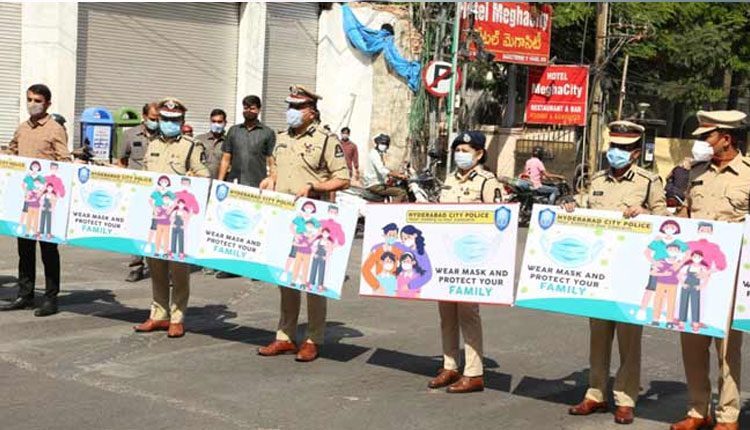 హైదరాబాద్‌ పోలీసుల కొవిడ్‌ అవగాహన కార్యక్రమం