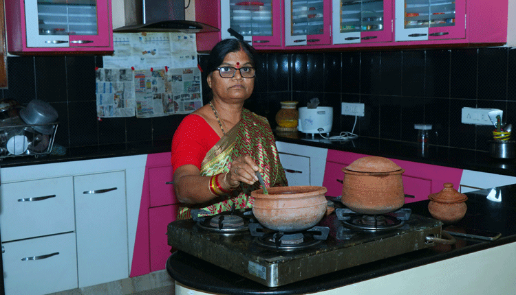 వంటింట్లోకి మట్టి పాత్ర