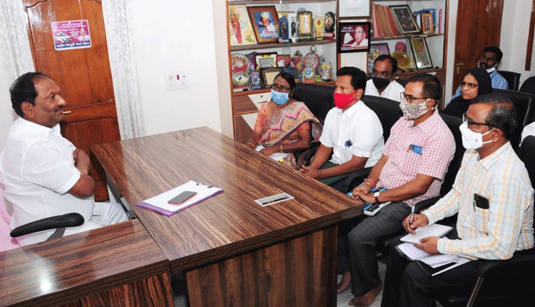 అర్హులందరికీ రుణాలు ఇవ్వాలి