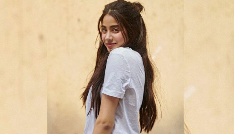 జాన్వీక‌పూర్ రొమాంటిక్‌, ఫ‌న్నీ లుక్‌కు ఫిదా అవ్వాల్సిందే..!