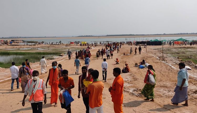 కాళేశ్వరంలో కొనసాగుతున్న భక్తుల రద్దీ..