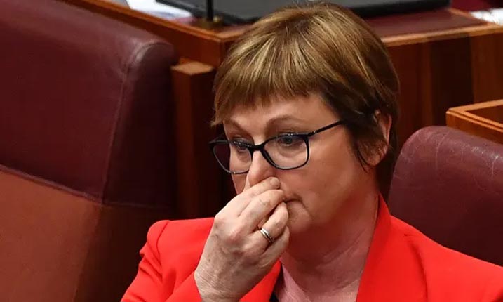 రేప్‌ బాధితురాలికి న‌ష్ట‌ప‌రిహారం చెల్లించిన‌ మంత్రి