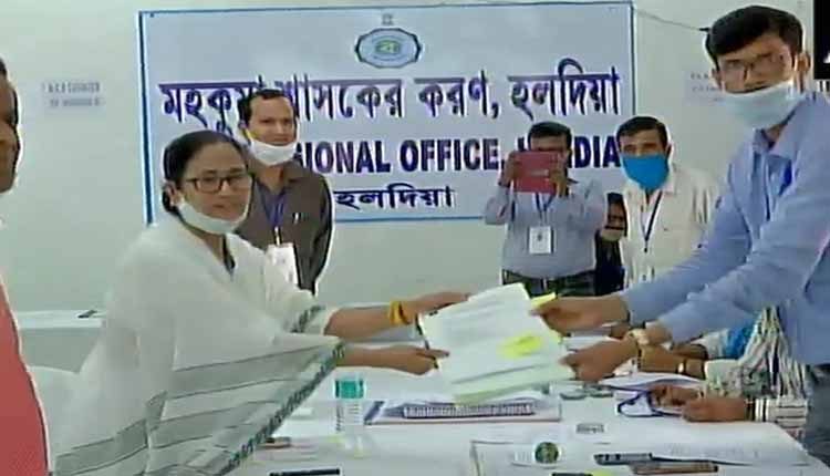 గుడిలో పూజ‌లు చేసి నామినేష‌న్ వేసిన మ‌మ‌తా