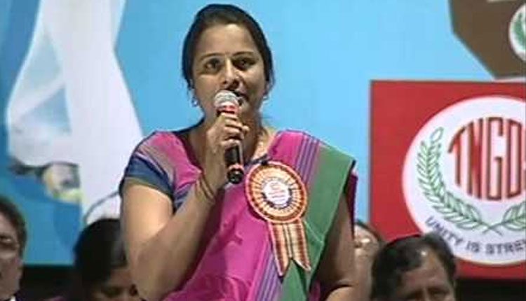 ఉద్యోగుల స‌మ‌స్య‌ల ప‌రిష్కారానికి సీఎం కేసీఆర్ హామీ