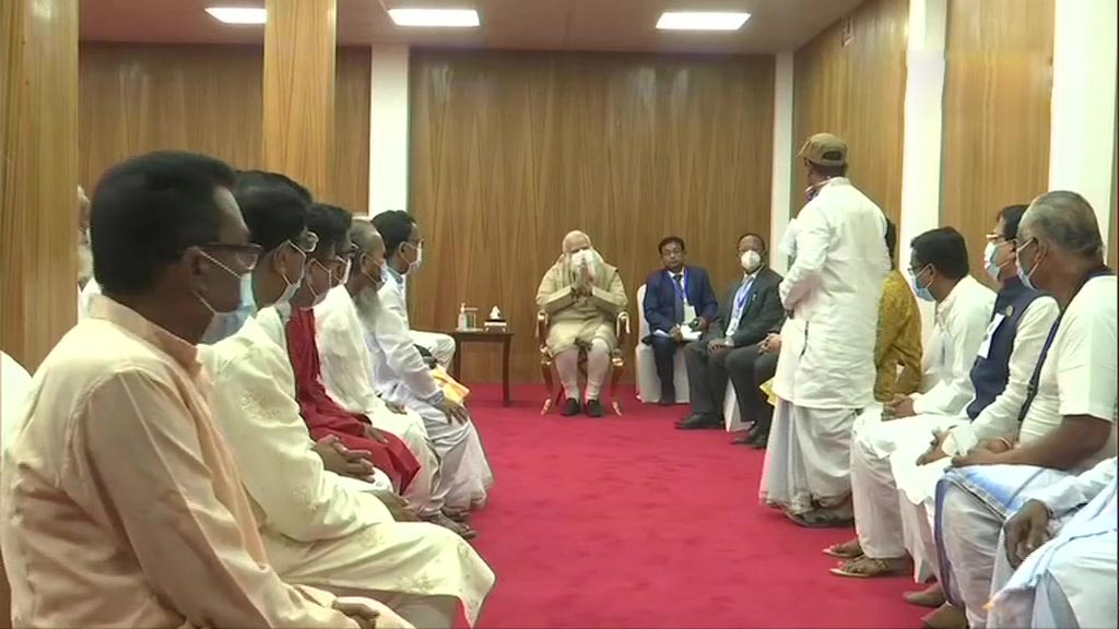 బంగ్లాదేశ్‌లో మ‌తువ తెగ‌ల‌తో మాట్లాడిన ప్ర‌ధాని మోదీ