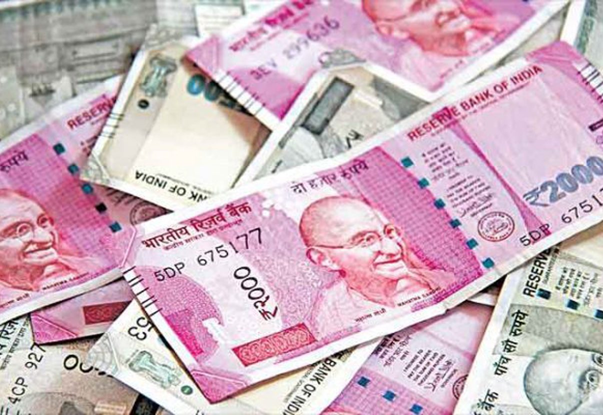 అప్పుల ఊబిలో కుటుంబాలు.. తగ్గిన సేవింగ్స్‌!