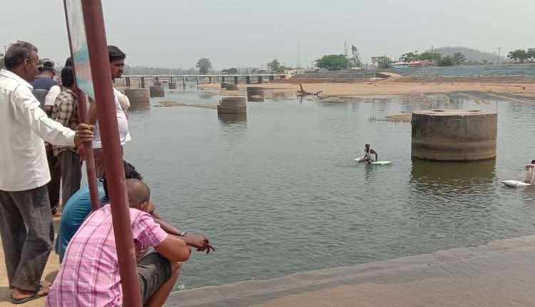 జంపన్నవాగులో యువకుడి గల్లంతు