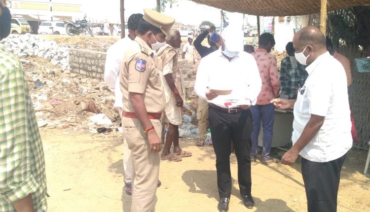 పశువుల సంతలో నకిలీ రసీదు బుక్కులతో వసూళ్లు